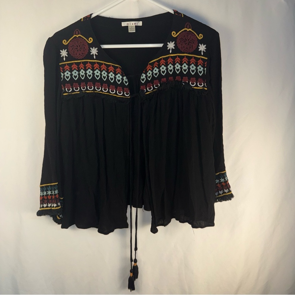 Black blouse, can tie in the front, usually worn over something. Size small